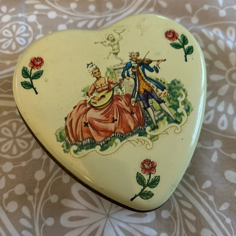 Vintage Marie Antoinette Heart Tin